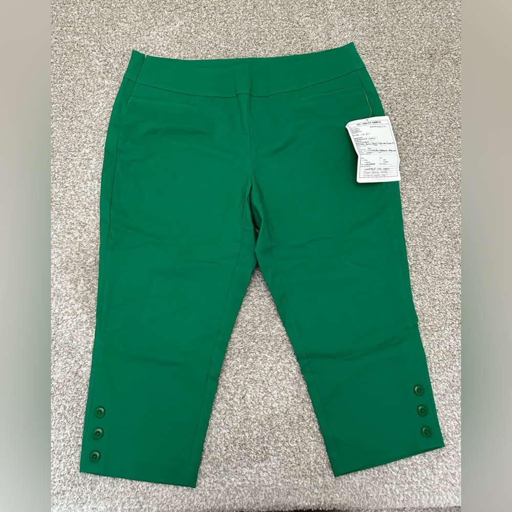 Women’s Christopher & Banks‎ Green Capri’s